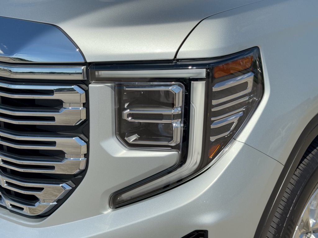Used 2022 GMC Sierra 1500 Denali RWD image 12
