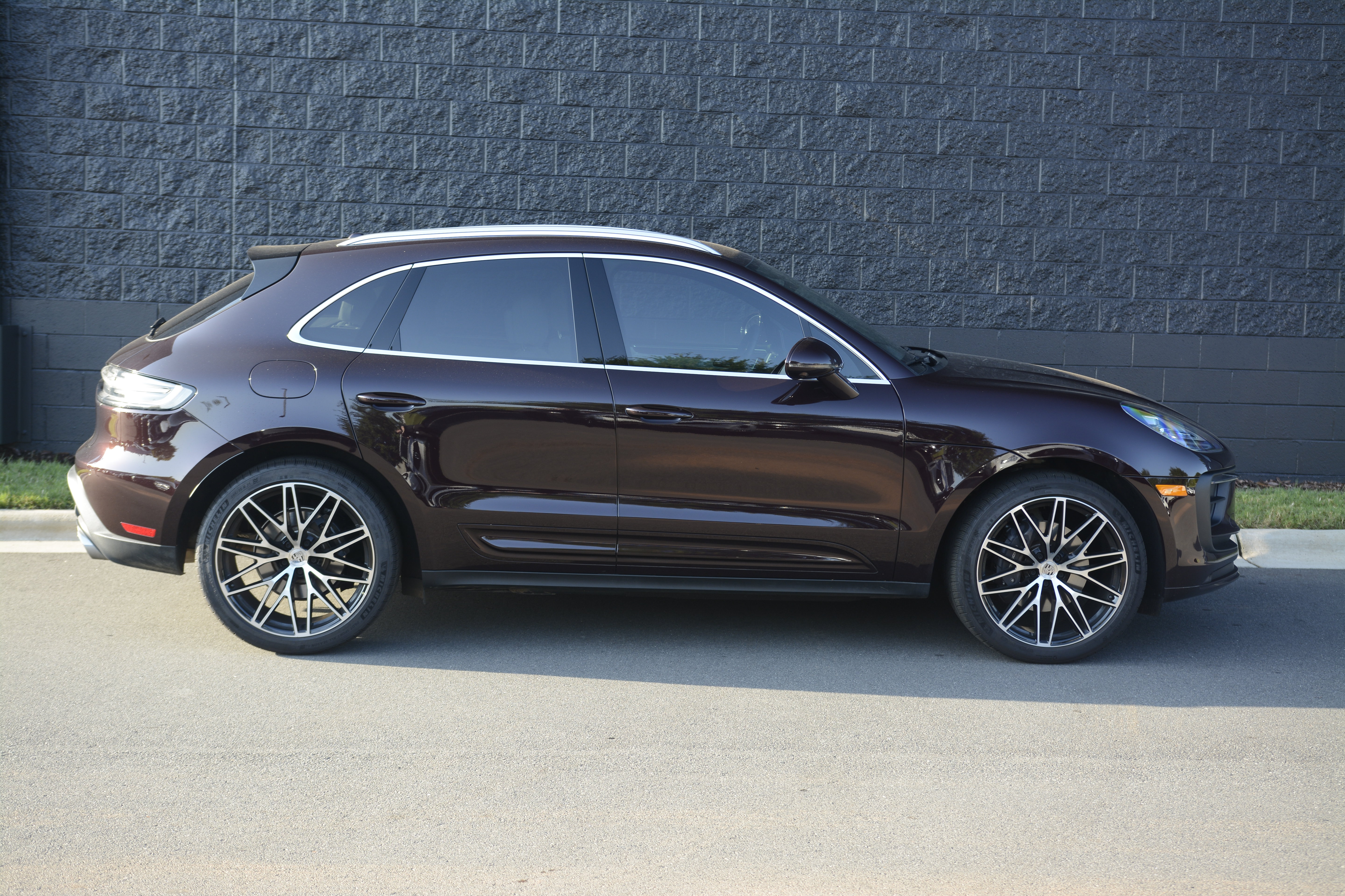 Certified 2026 Porsche Macan AWD/4WD image 8