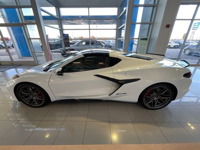 Used 2025 Chevrolet Corvette Z06 w/ Battery Protection Package image 9