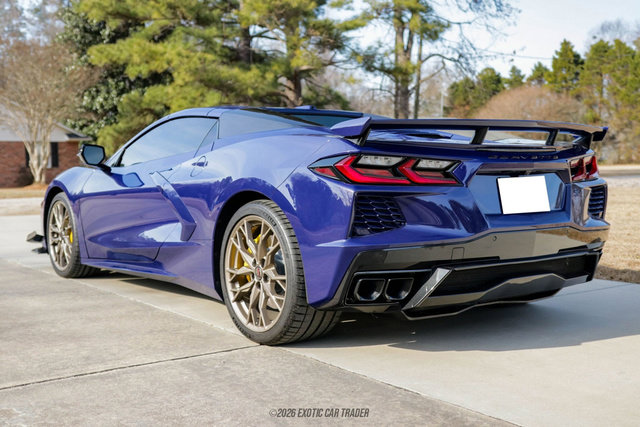 Used 2025 Chevrolet Corvette Stingray Premium Conv w/ Z51 Performance Package RWD image 18