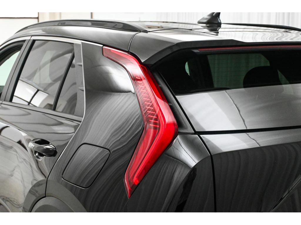 Used 2025 Kia Niro LX FWD image 10