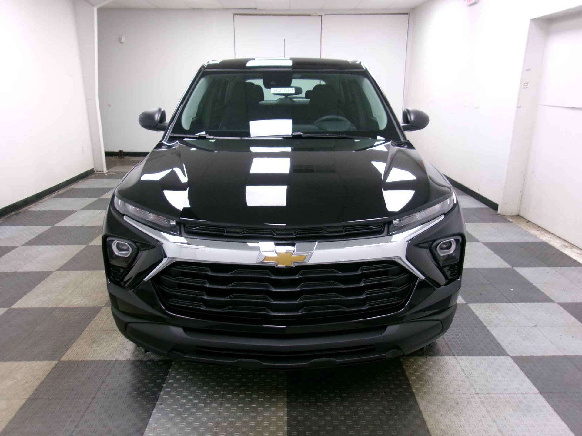 Used 2026 Chevrolet TrailBlazer LS FWD image 2