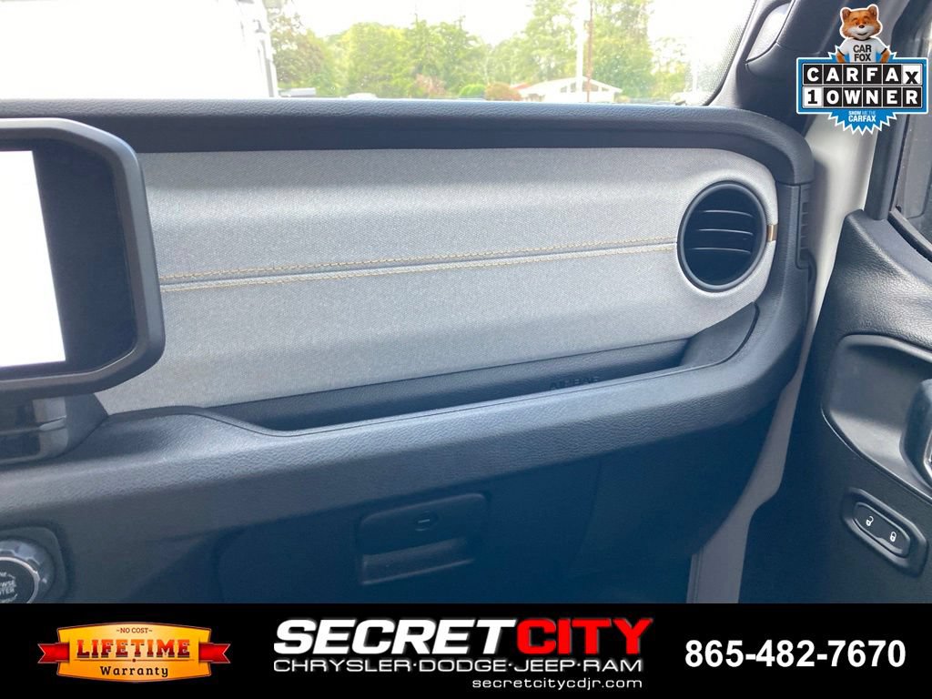 Used 2025 Jeep Wrangler Sport AWD/4WD image 12