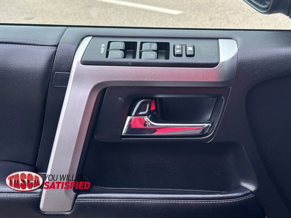 Used 2024 Toyota 4Runner SR5 AWD/4WD image 33
