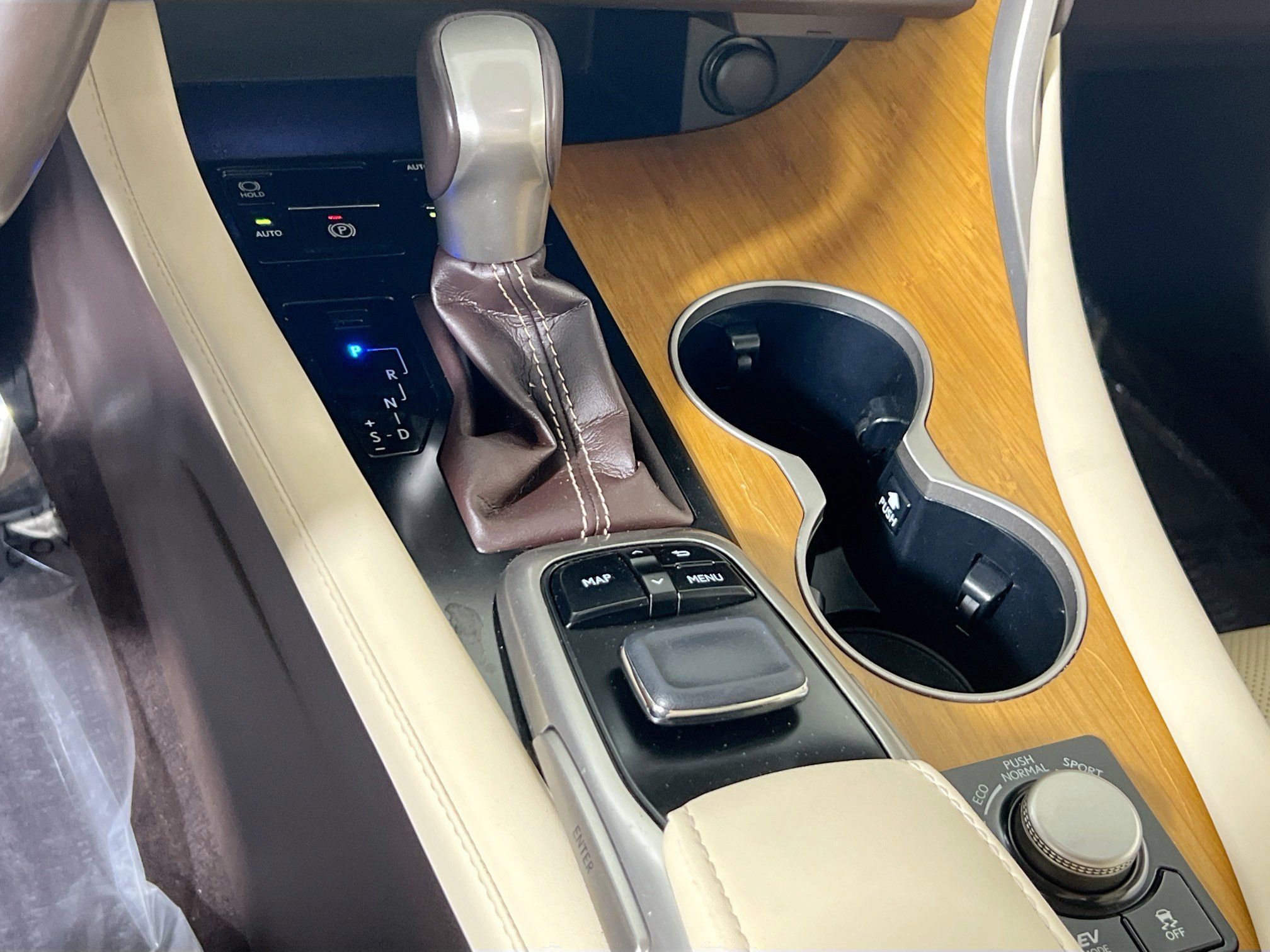 Used 2018 Lexus RX 450h AWD w/ Premium Package image 17