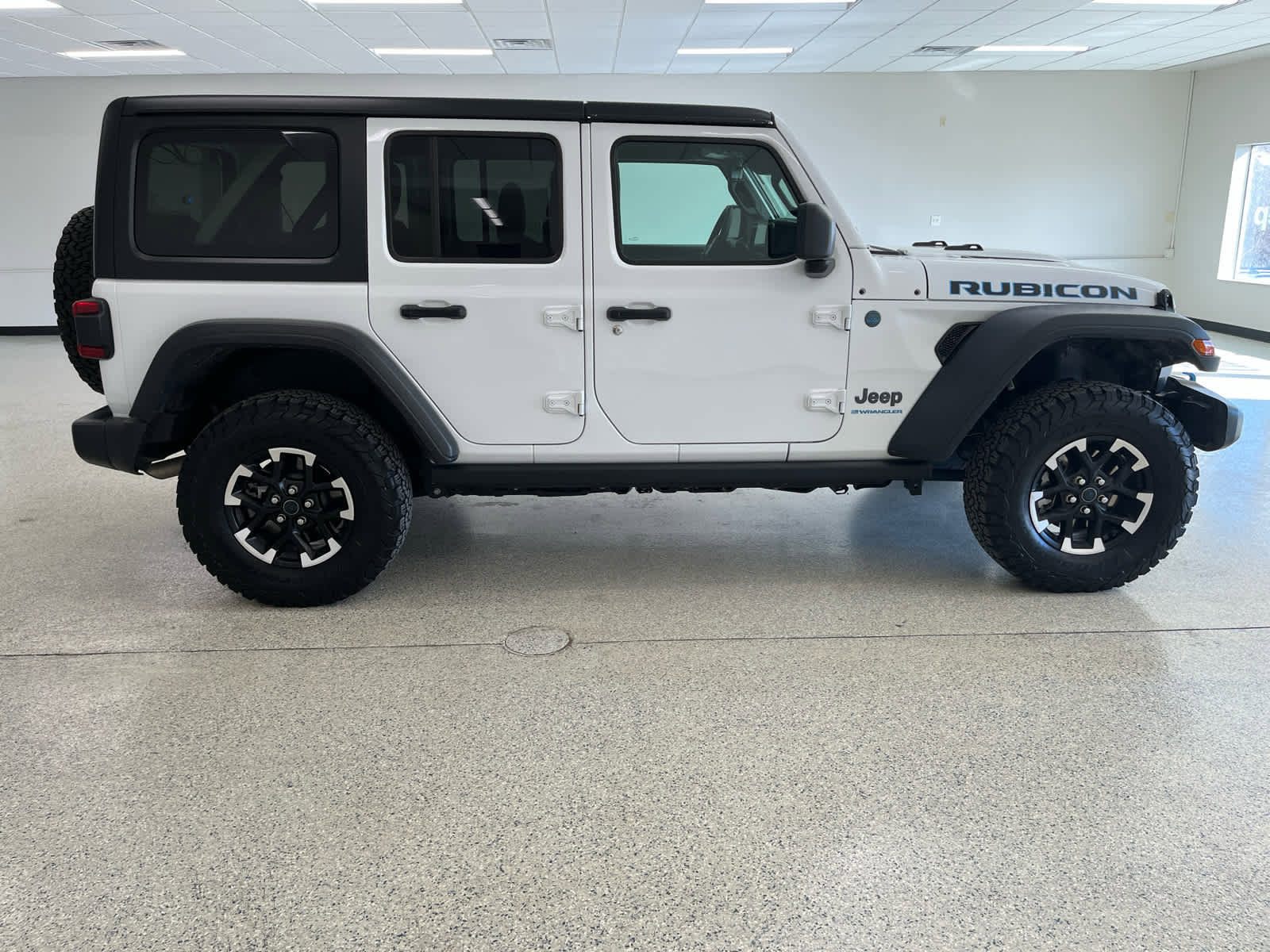 Used 2025 Jeep Wrangler Unlimited Rubicon 4xe w/ Safety Group image 5