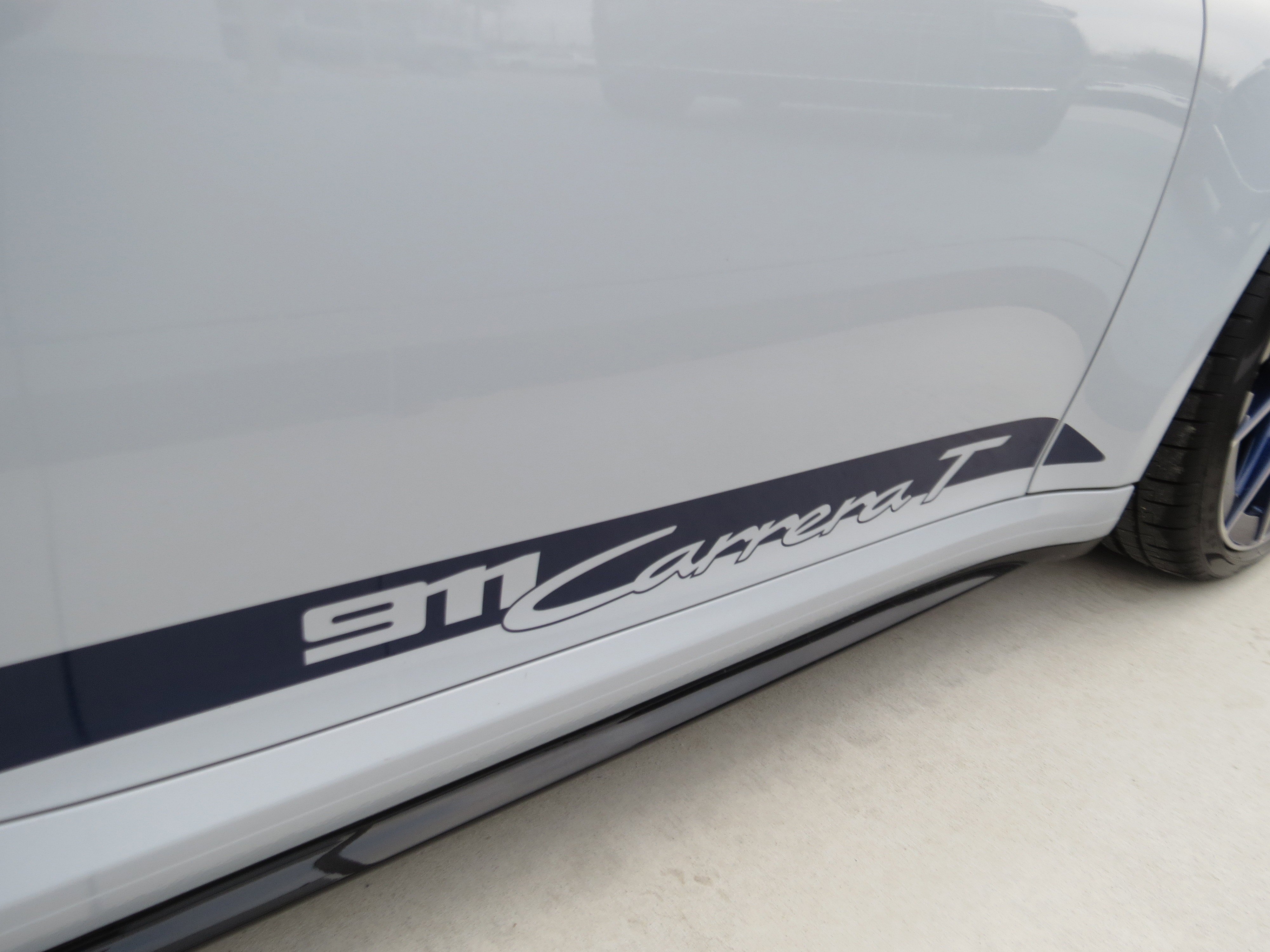 Used 2025 Porsche 911 Carrera T RWD image 13