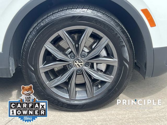 Used 2022 Volkswagen Tiguan SE w/ Panoramic Sunroof Package image 4