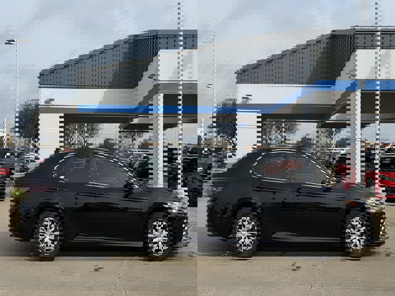 Used 2023 Toyota Camry LE image 3