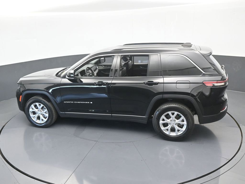 Used 2024 Jeep Grand Cherokee Limited w/ Luxury Tech Group II image 56