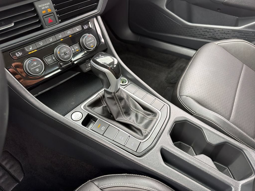 Certified 2023 Volkswagen Jetta SE w/ Panoramic Sunroof Package FWD image 18