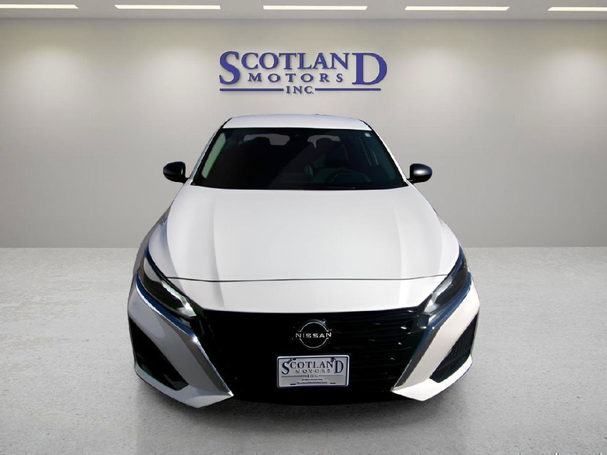 Used 2024 Nissan Altima 2.5 SV FWD image 3