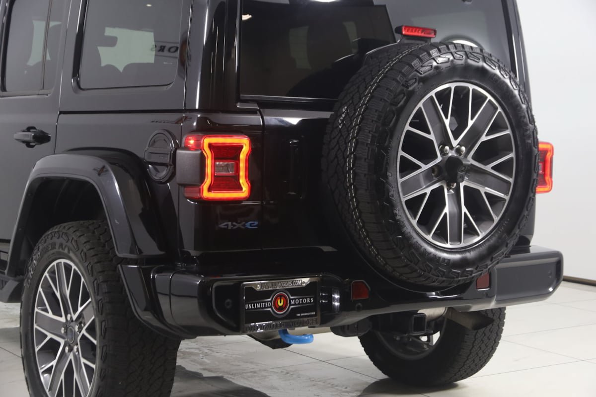 Used 2024 Jeep Wrangler High Altitude AWD/4WD image 21
