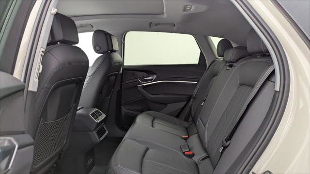 Used 2022 Audi e-tron Premium w/ Convenience Plus Package AWD/4WD image 17