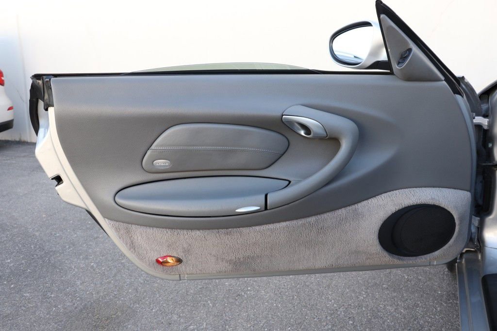 Used 2000 Porsche 911 Cabriolet image 38