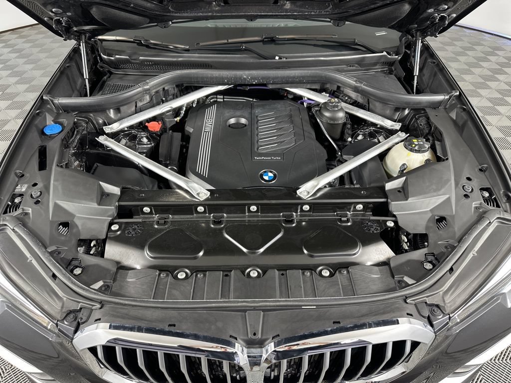 Certified 2023 BMW X5 xDrive40i w/ Premium Package AWD/4WD image 2