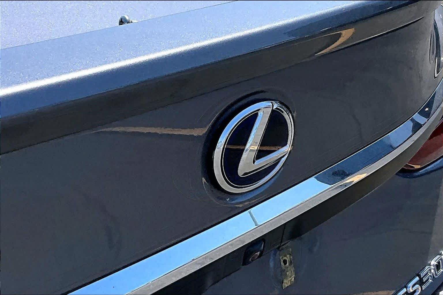 Used 2019 Lexus ES 300h w/ Premium Package FWD image 30