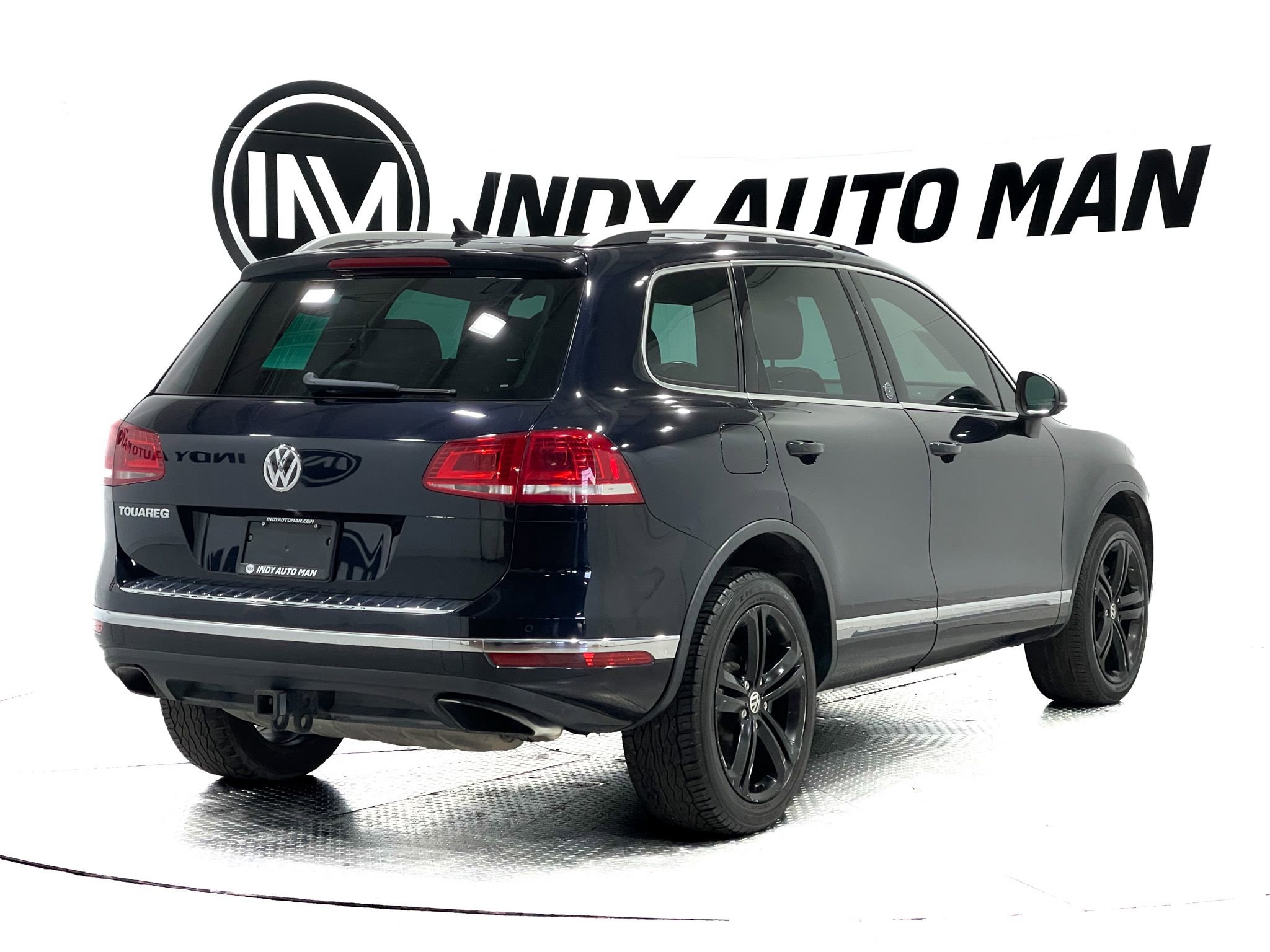 Used 2017 Volkswagen Touareg Wolfsburg Edition AWD/4WD image 4