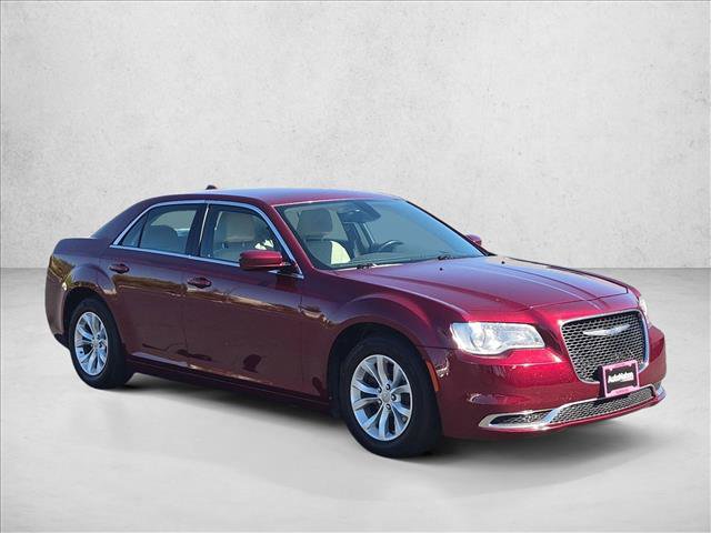 Used 2015 Chrysler 300 Limited RWD image 3