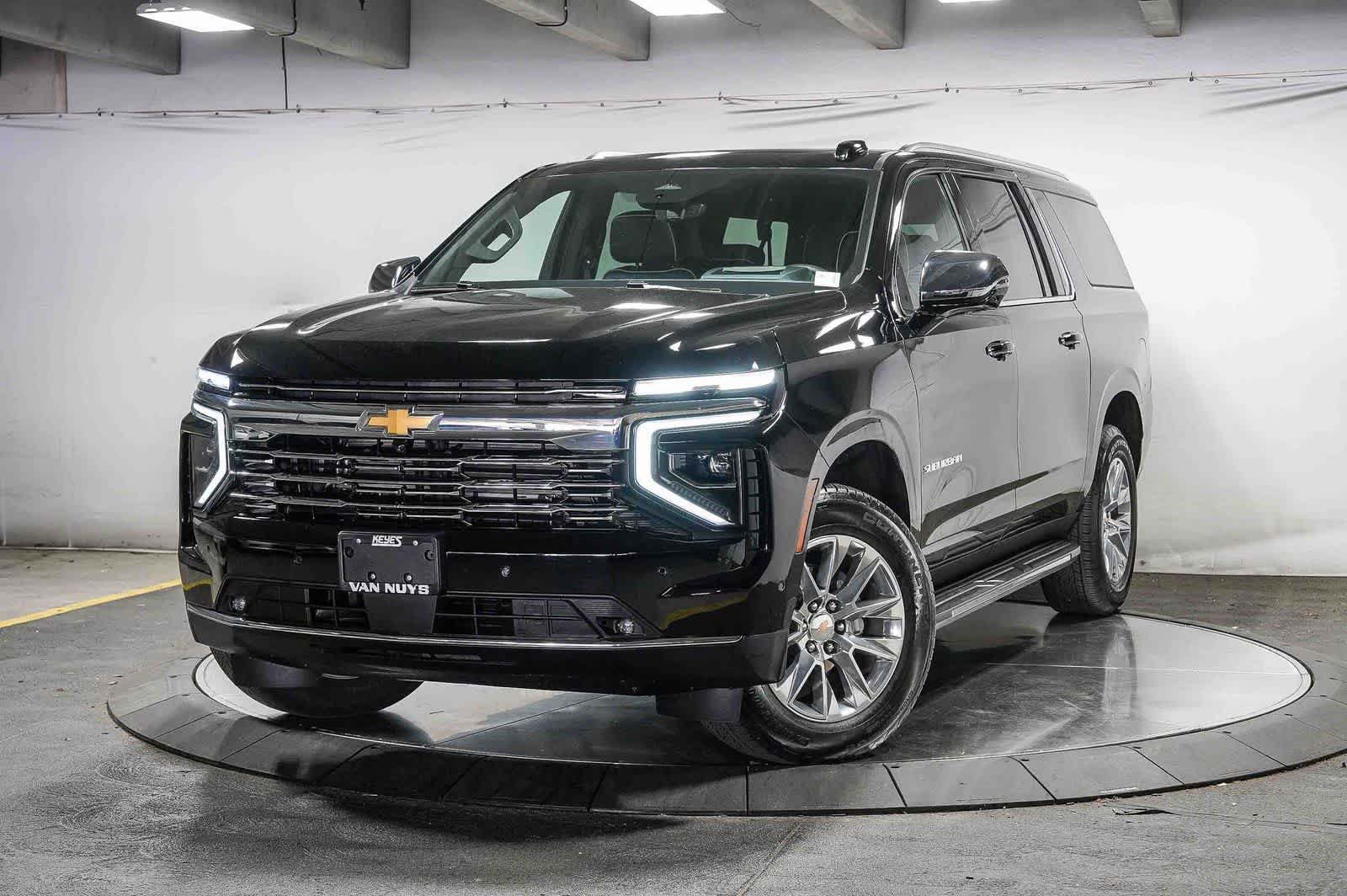 Used 2025 Chevrolet Suburban Premier RWD image 1