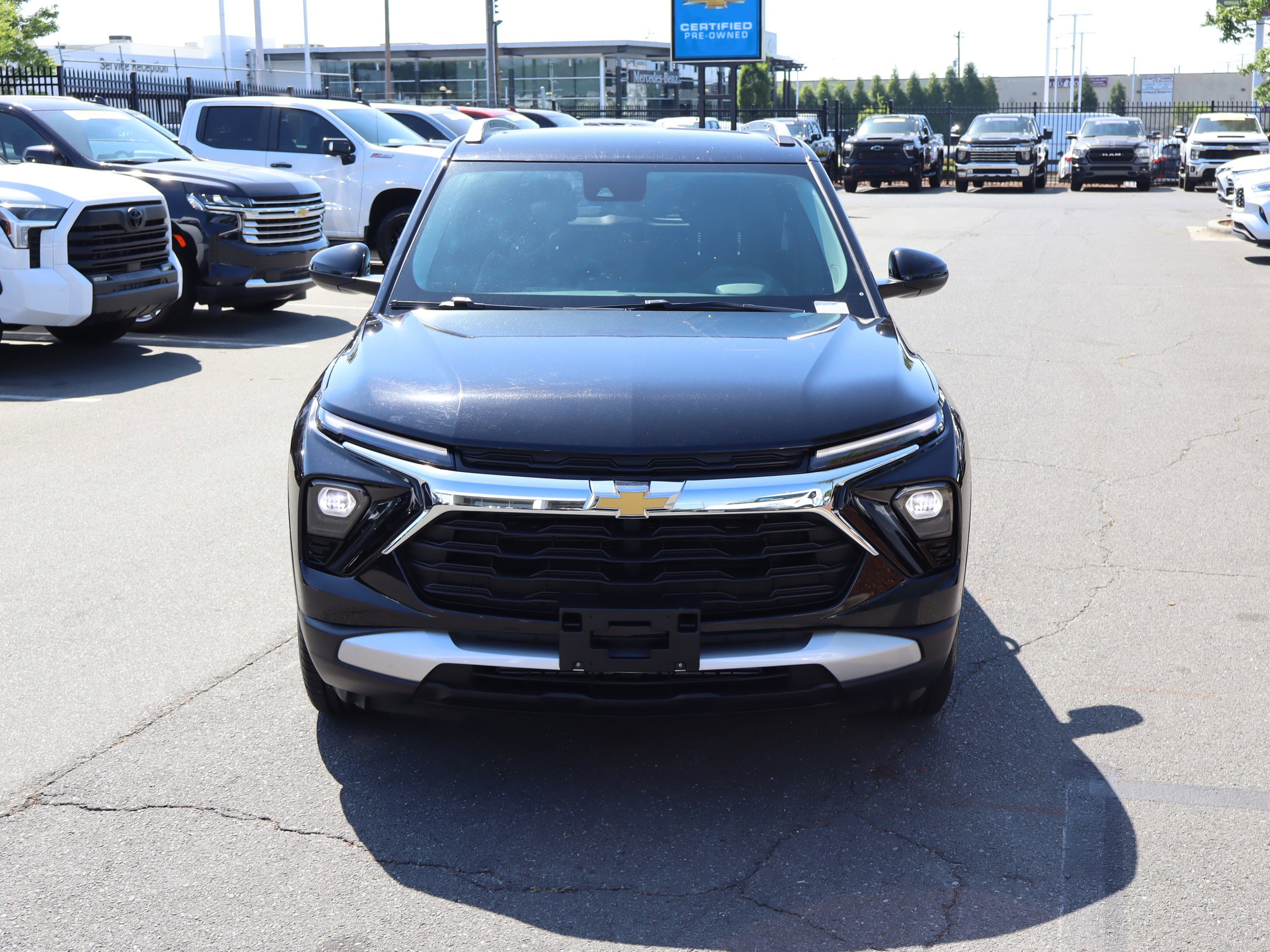 Used 2025 Chevrolet TrailBlazer LT AWD/4WD image 3