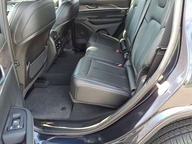 Used 2024 Jeep Grand Cherokee Limited image 12