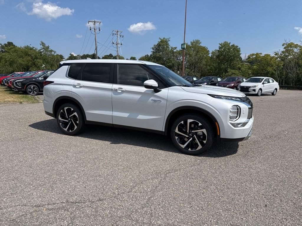 New 2025 Mitsubishi Outlander SE image 3