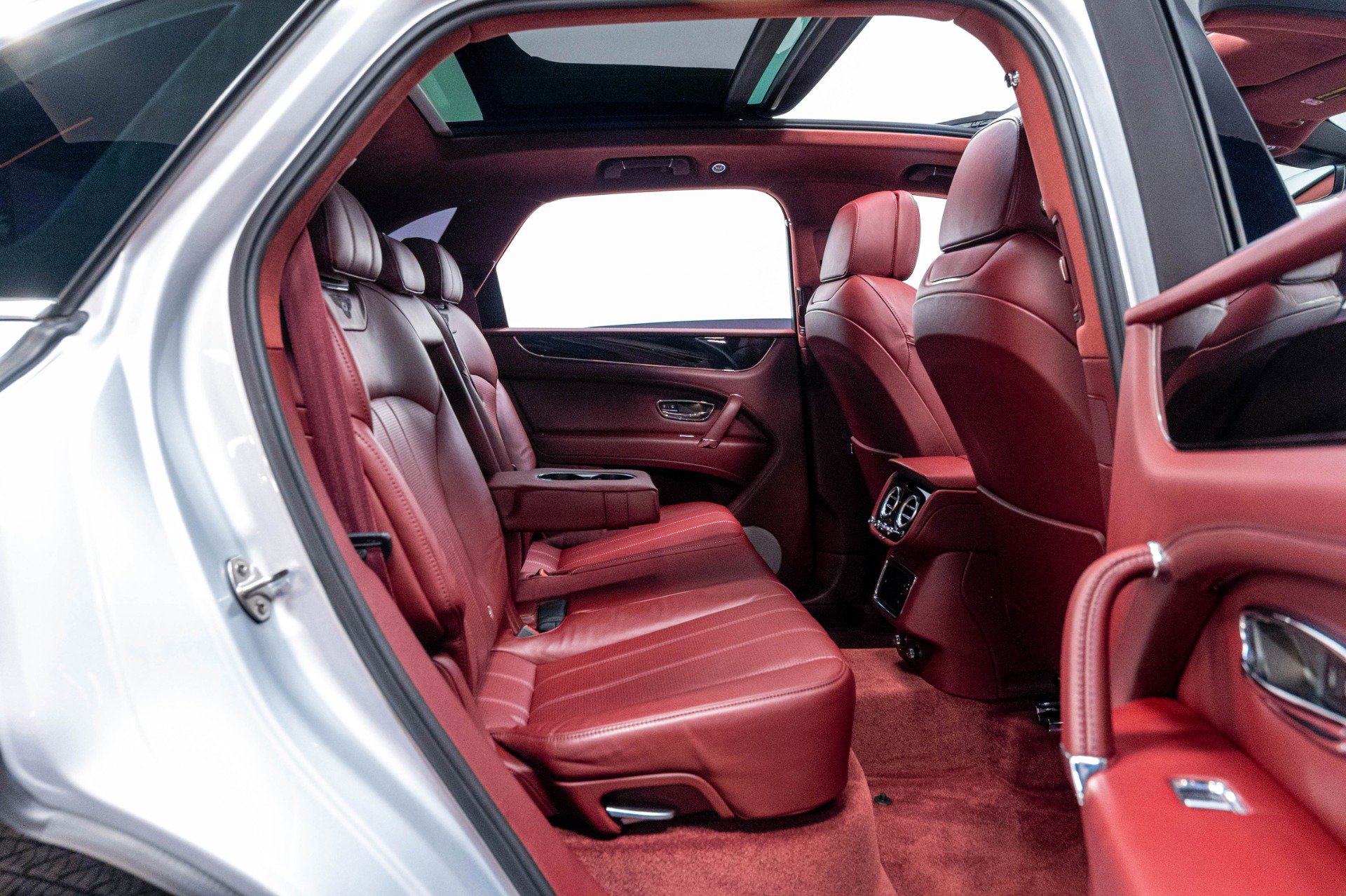 Used 2020 Bentley Bentayga AWD/4WD image 29