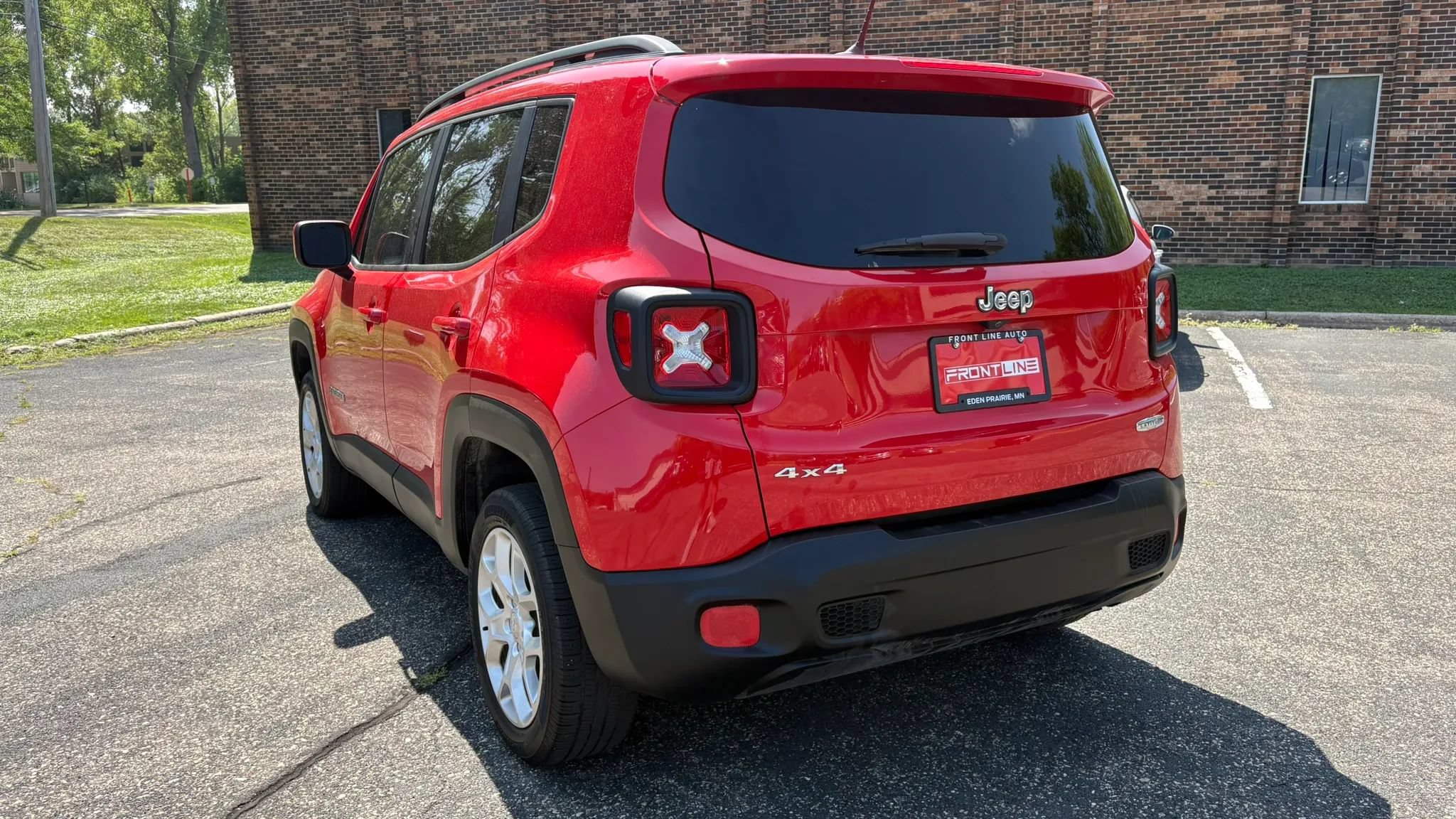 Used 2017 Jeep Renegade Latitude w/ Popular Equipment Group AWD/4WD image 7