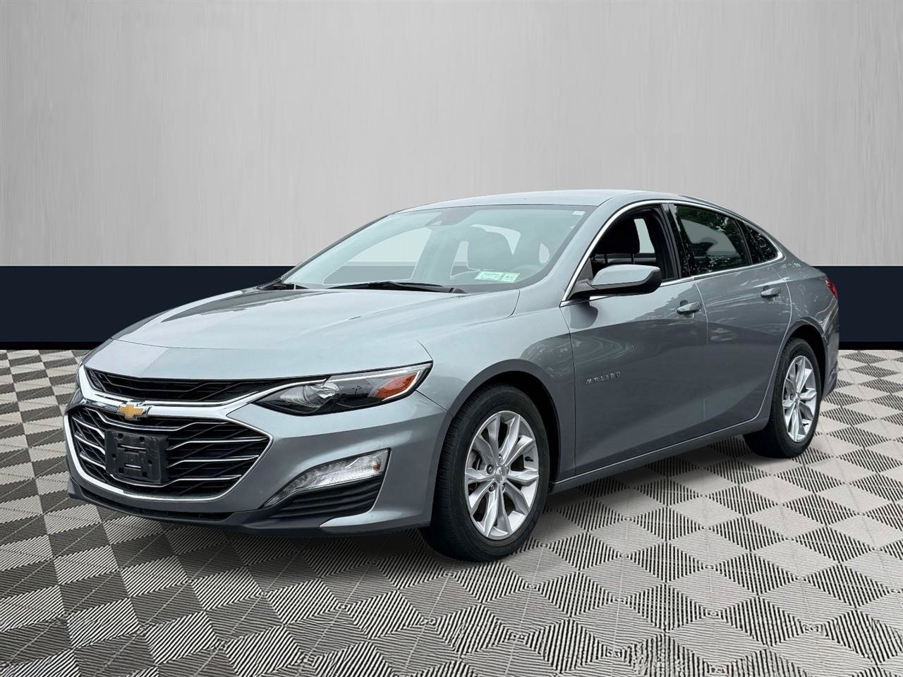 Used 2023 Chevrolet Malibu LT FWD image 2