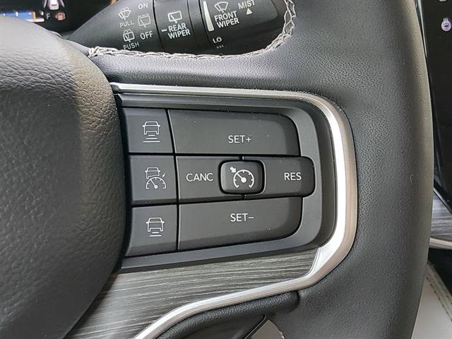 Certified 2024 Jeep Wagoneer L Series II w/ Premium Group I AWD/4WD image 17
