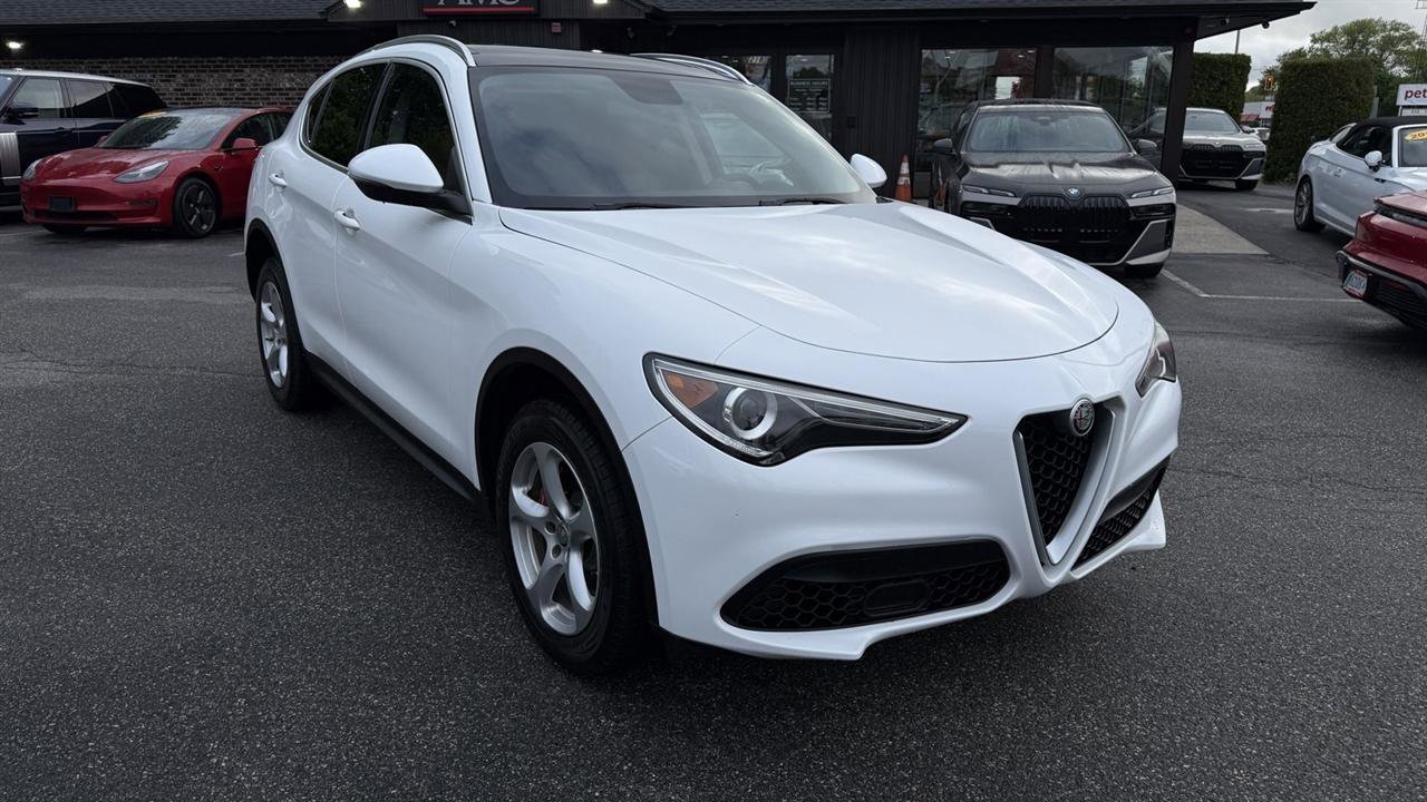 Used 2019 Alfa Romeo Stelvio AWD image 17