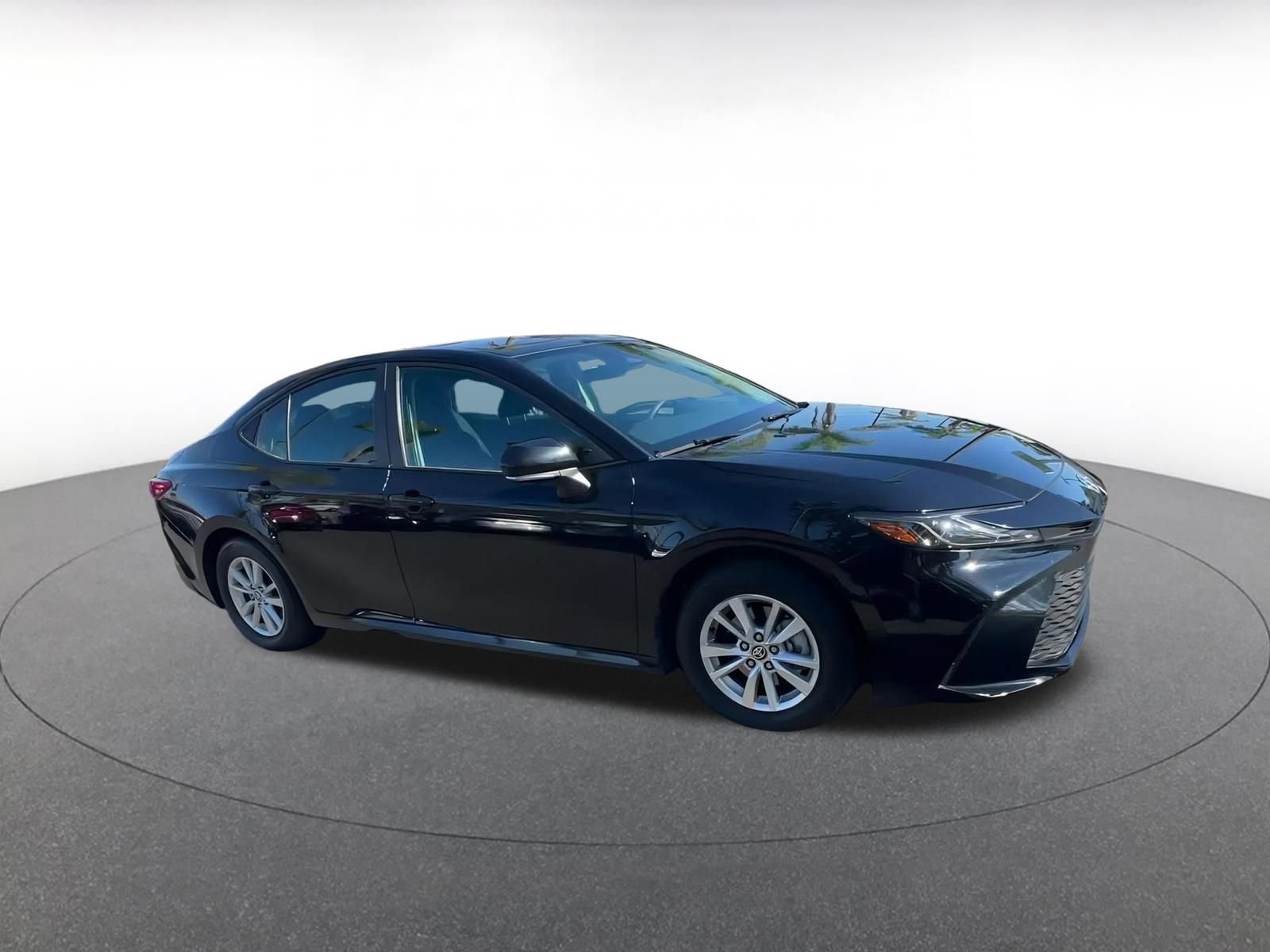 Used 2025 Toyota Camry LE image 2