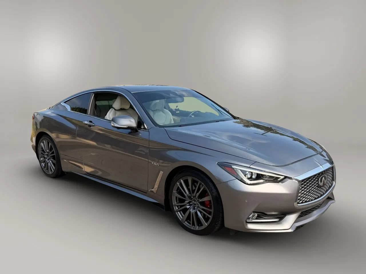 Used 2017 INFINITI Q60 Red Sport 400 AWD/4WD image 2