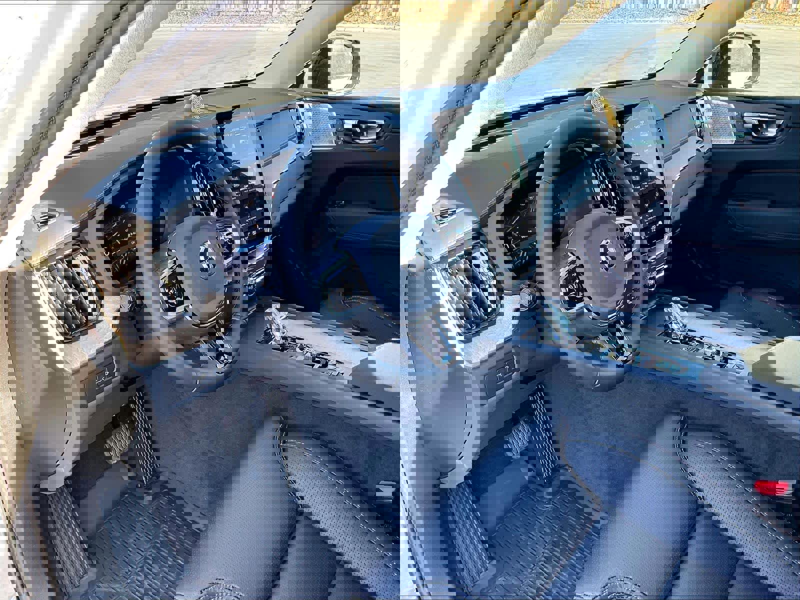 New 2026 Volvo XC60 T8 Ultra w/ Climate Package image 8