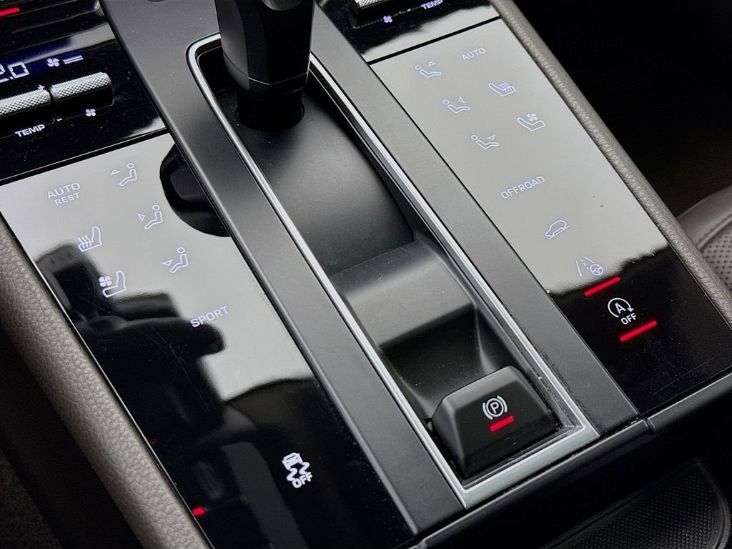 Certified 2023 Porsche Macan Turbo image 22