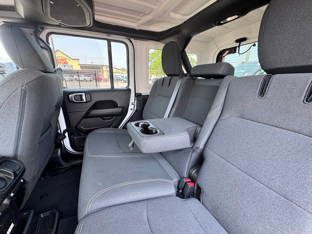 Certified 2025 Jeep Wrangler Unlimited Sahara w/ Safety Group AWD/4WD image 16