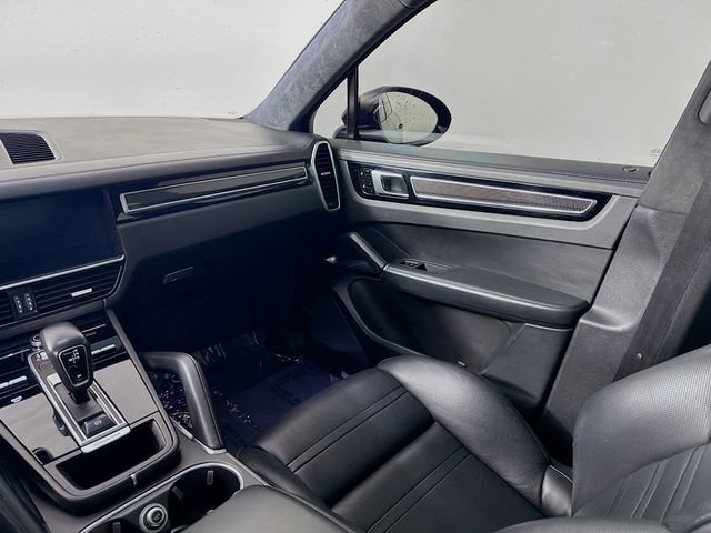 Used 2020 Porsche Cayenne Turbo image 25