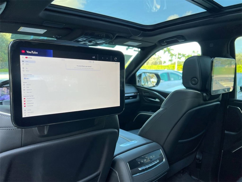 Used 2024 Cadillac Escalade ESV Premium Luxury w/ Performance Package image 21