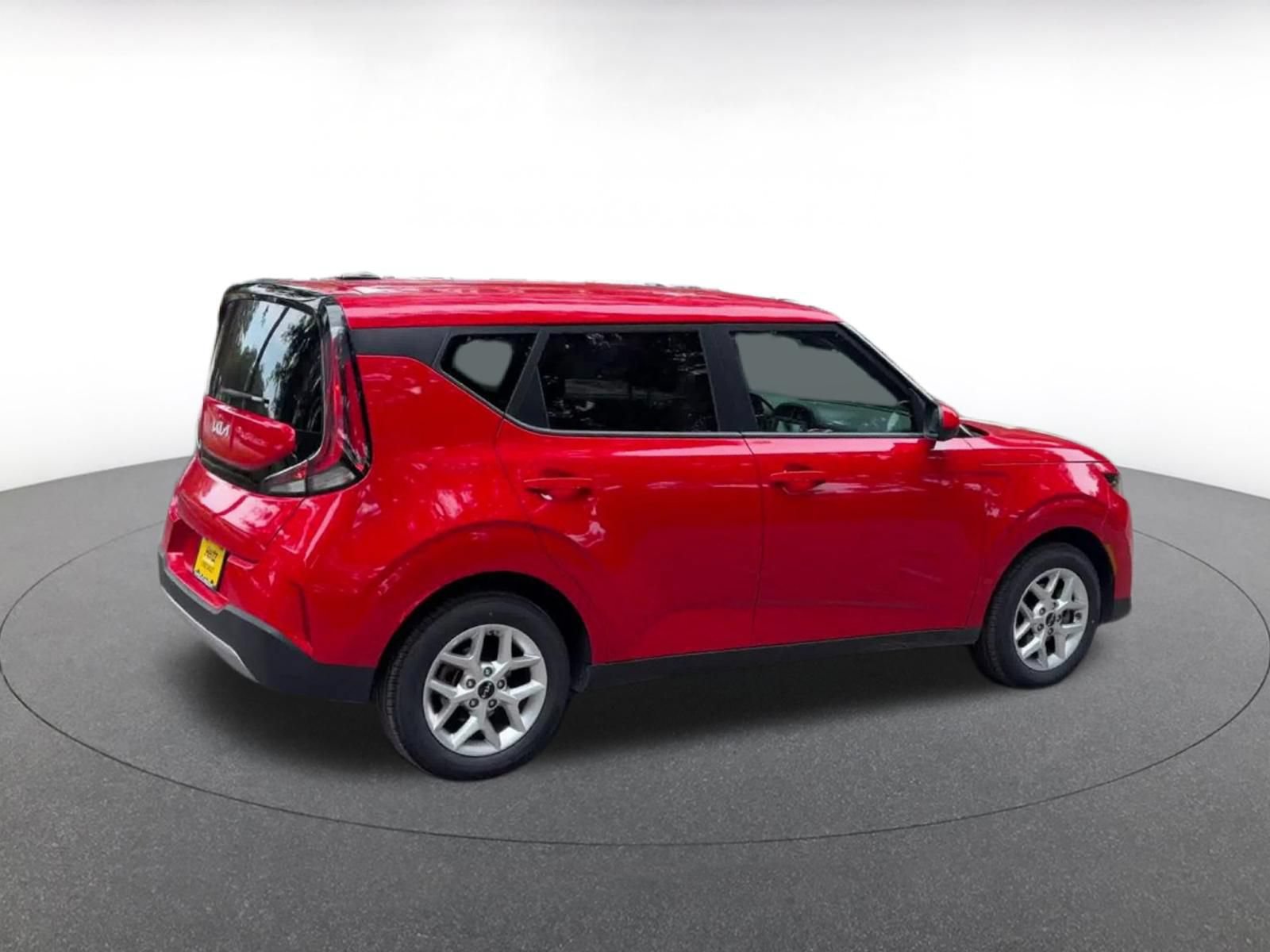 Used 2025 Kia Soul LX w/ LX Technology Package FWD image 13