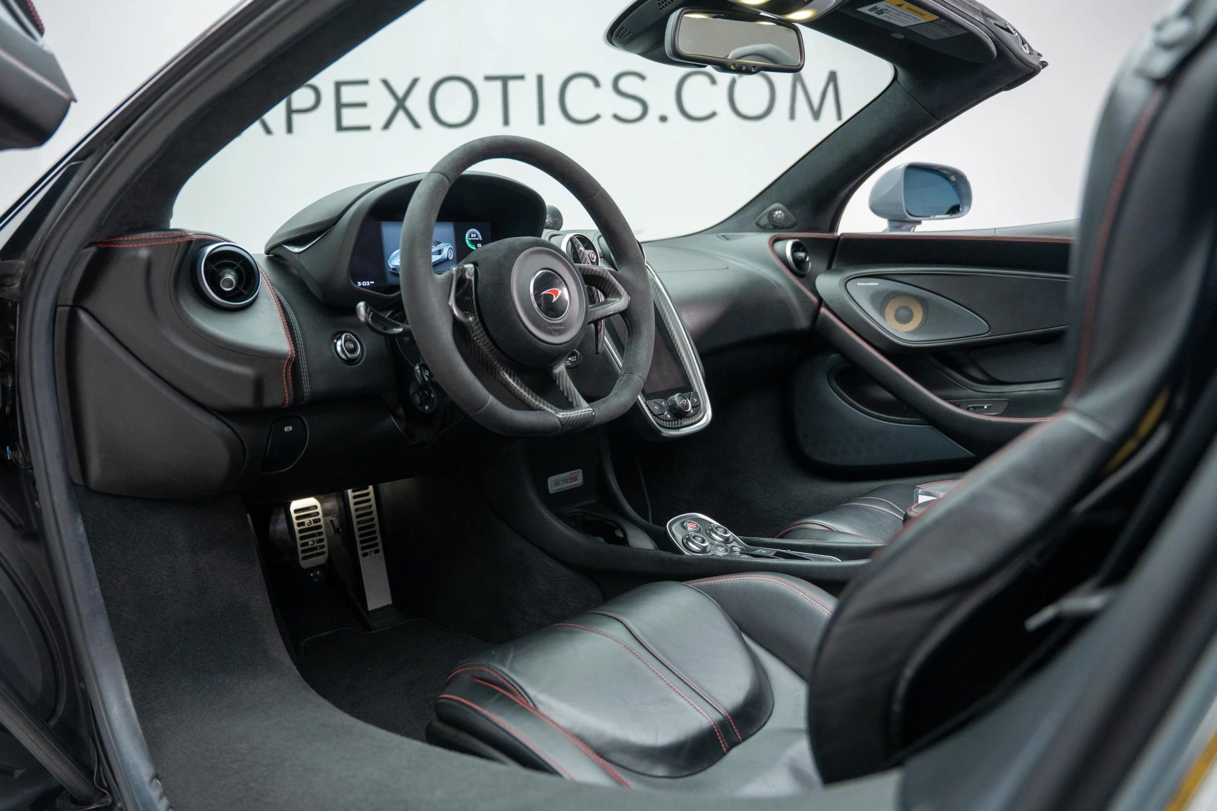 Used 2018 McLaren 570S Spider image 2