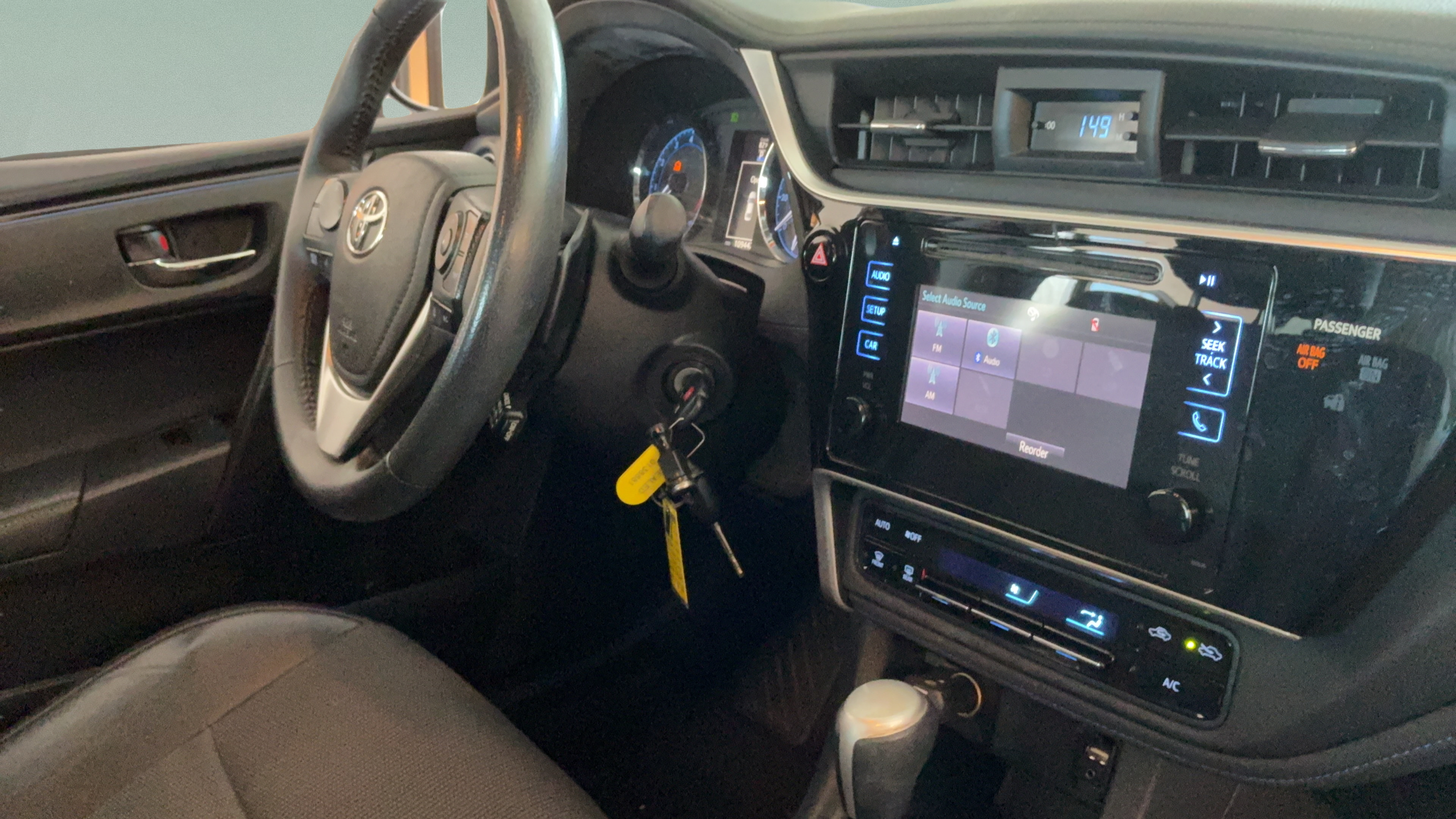 Used 2017 Toyota Corolla SE FWD image 38