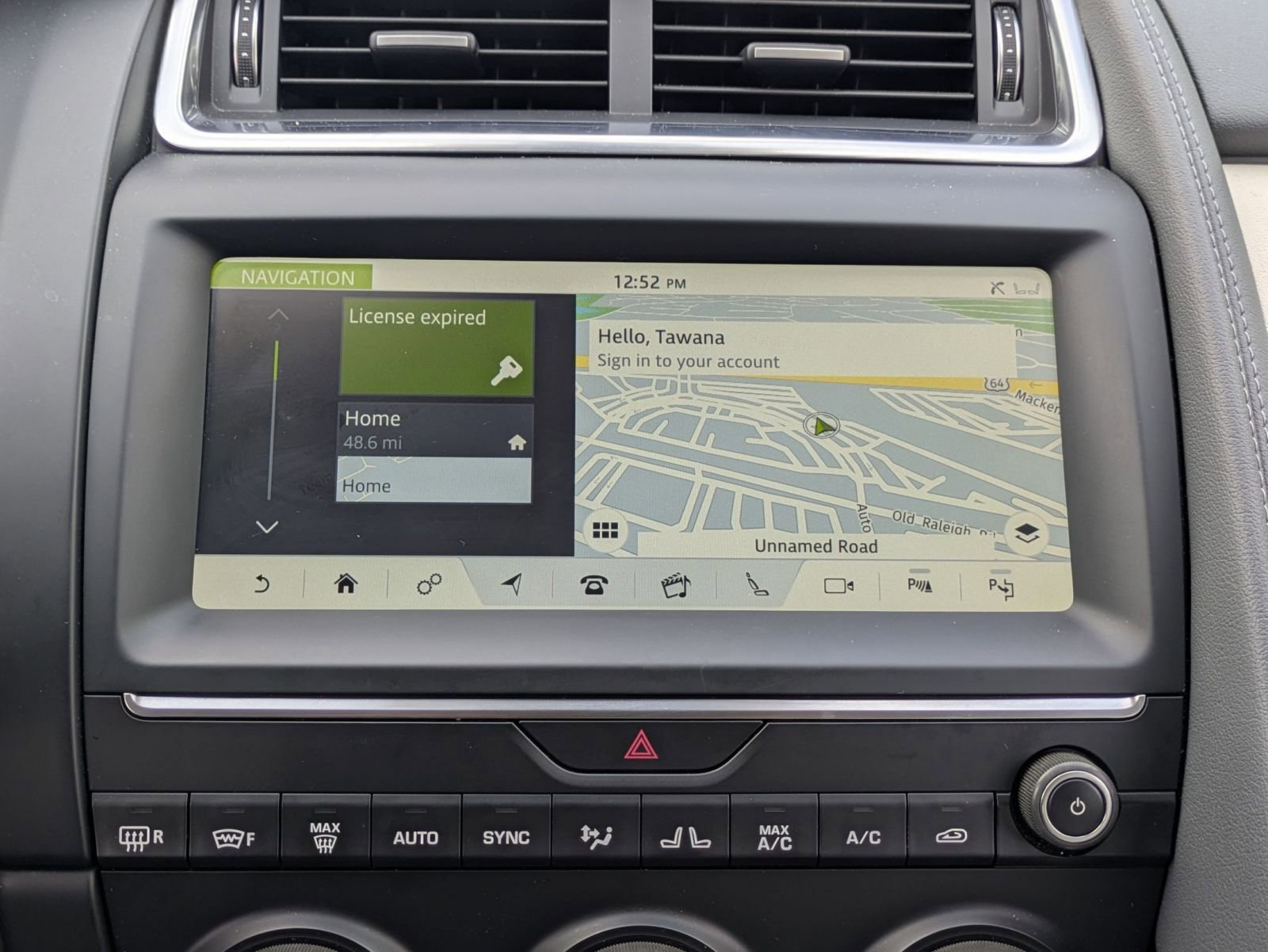 Used 2020 Jaguar E-PACE SE image 13