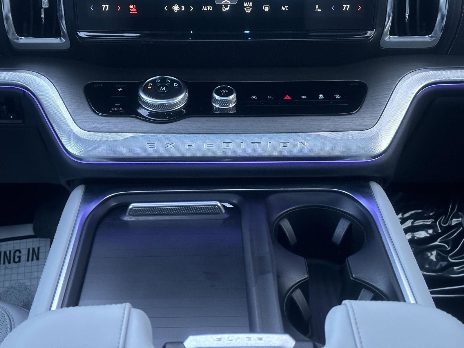Used 2025 Ford Expedition Platinum image 24
