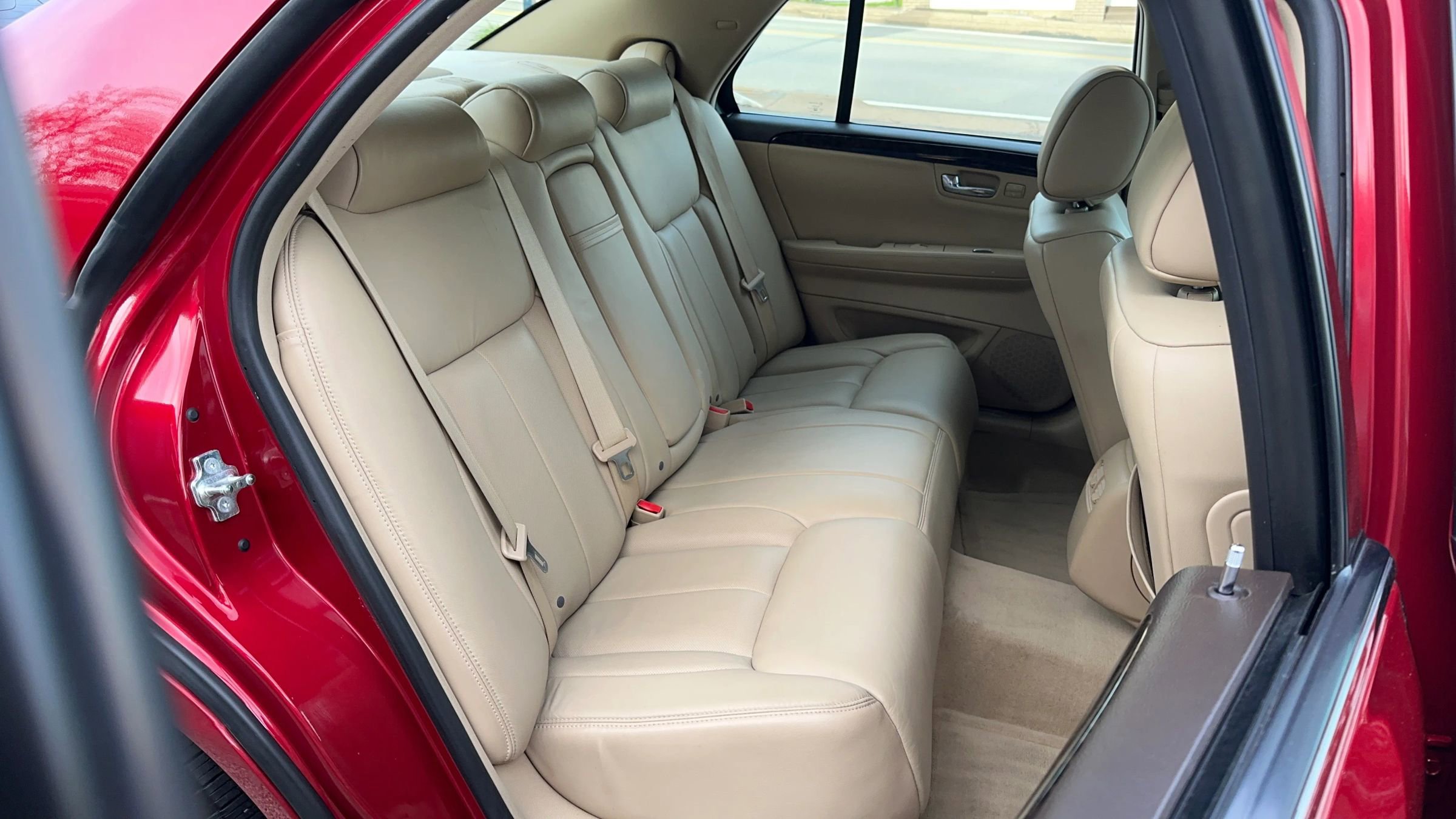 Used 2008 Cadillac DTS w/ Sun And Sound Package FWD image 13