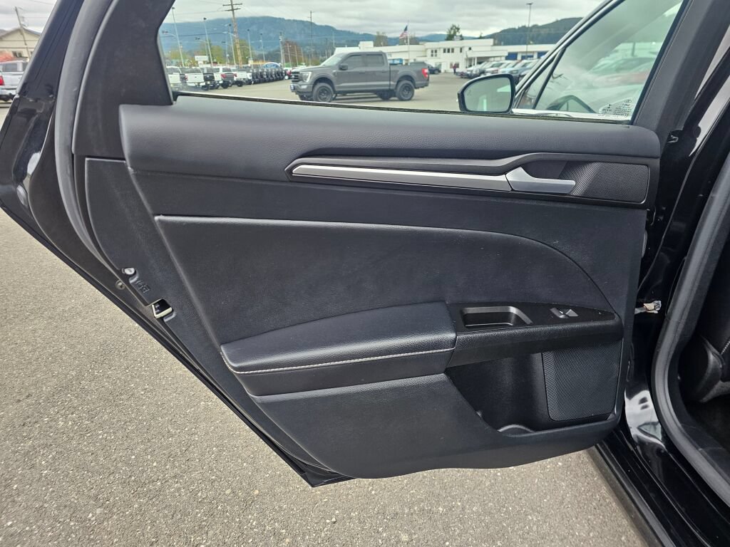Used 2017 Ford Fusion Titanium AWD/4WD image 12