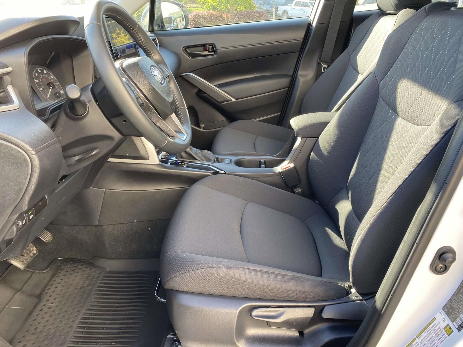 Used 2025 Toyota Corolla Cross LE FWD image 14