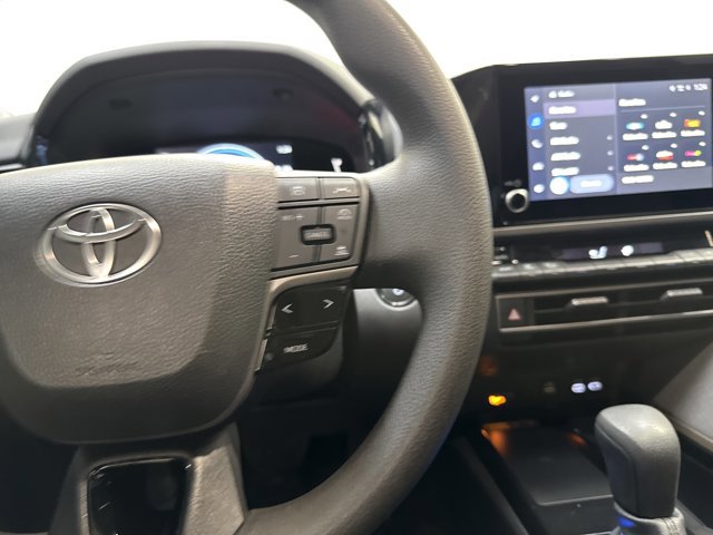 Used 2025 Toyota Camry LE AWD/4WD image 18