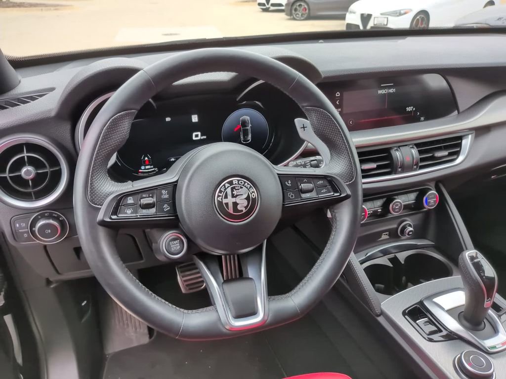 Used 2024 Alfa Romeo Stelvio Veloce image 35