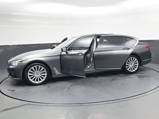 Used 2018 BMW 740i image 36